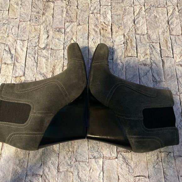 Sz 9 Tory Burch gray suede boots - Picture 9 of 12